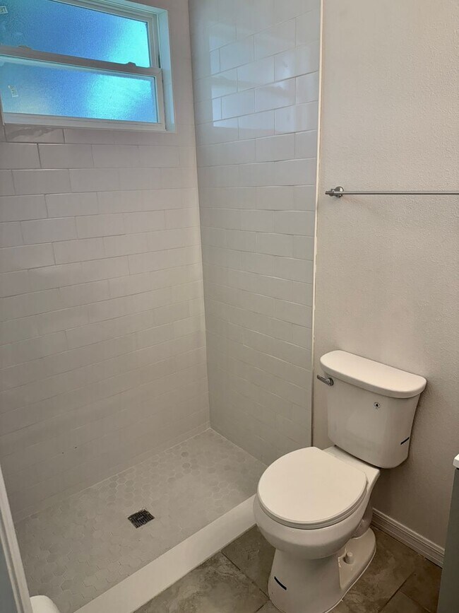 Building Photo - Brand New Home located in the heart of Tampa!
