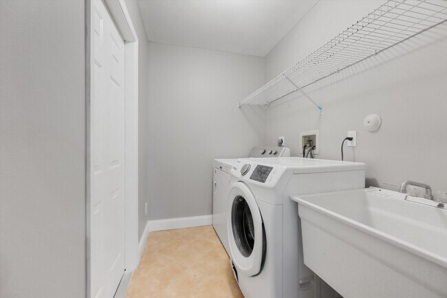 Building Photo - 1851 Oak Berry Cir