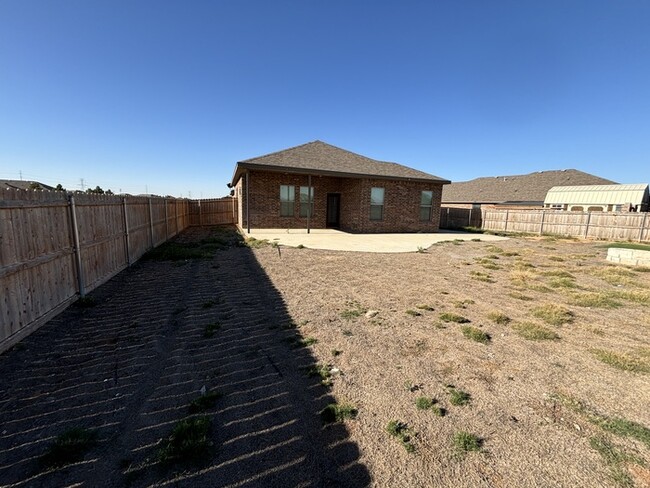 Building Photo - 3 bed 2 bath with 2 car garage located in ...