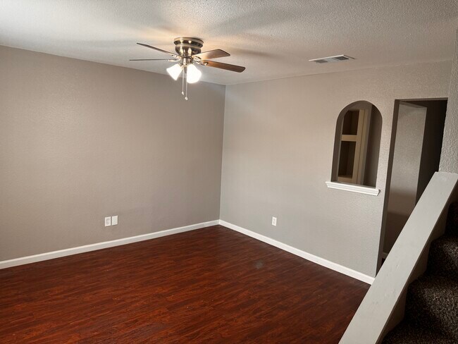 Building Photo - 357 NW Newton Dr