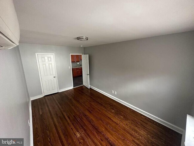 Building Photo - 39 S Easton Rd