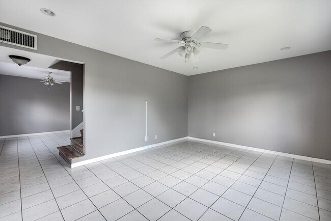 Building Photo - 2140 Sherwood Forest Blvd