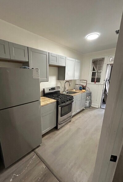 Building Photo - 1408 Holbrook St NE