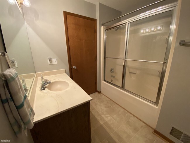 Building Photo - 2 br, 1 bath House - 2420 Textile Rd