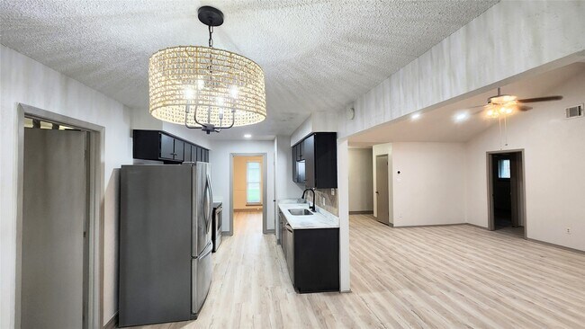 Building Photo - 22422 Deville Dr