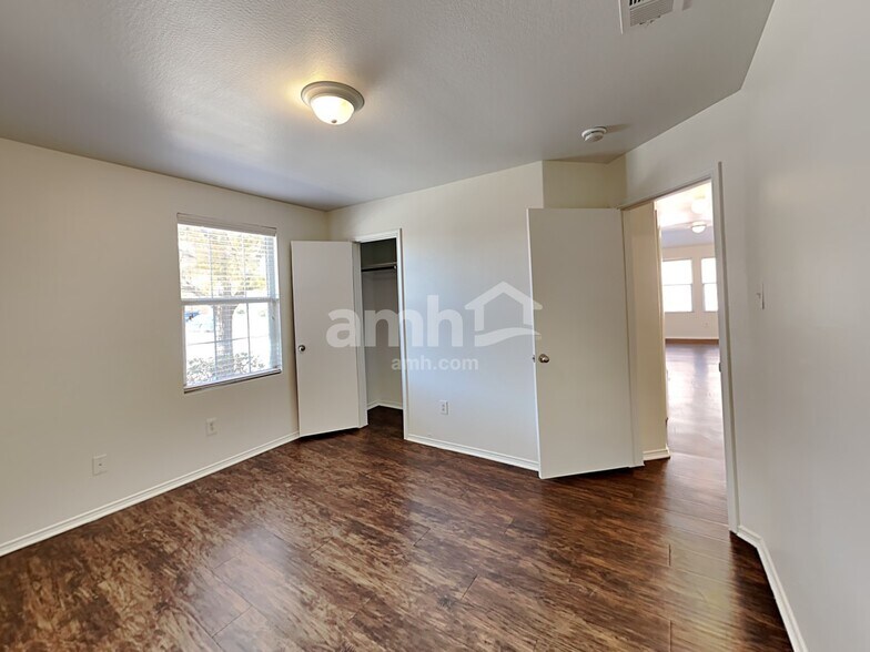 Building Photo - 742 Mission Ln