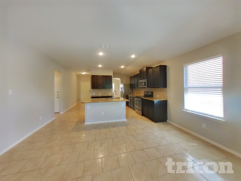 Building Photo - 2023 Emerald Edge