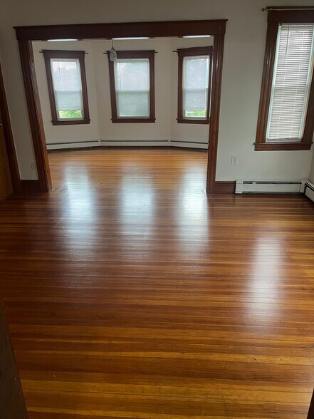 Building Photo - 264 Burritt St