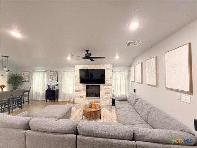 Building Photo - 741 Freedom Cir