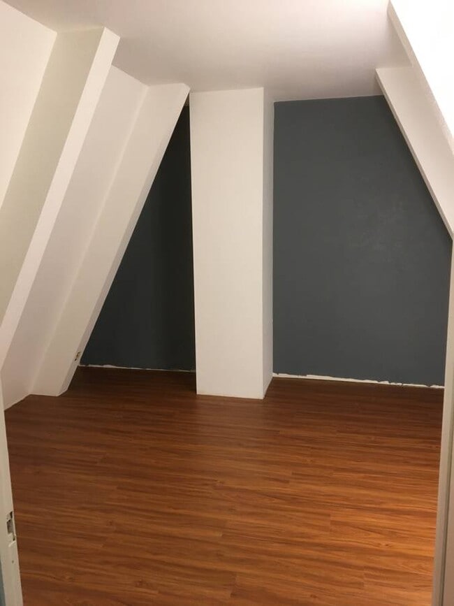 Building Photo - 4945 Gilliam Dr