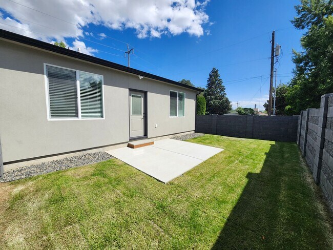 Building Photo - 2112 Lentz Rd