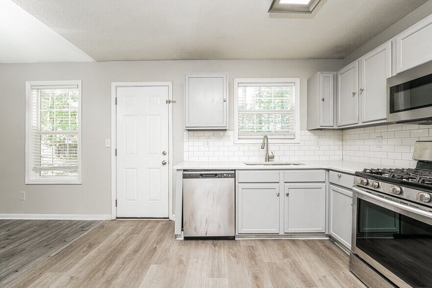 Building Photo - 2404 Rambling Way