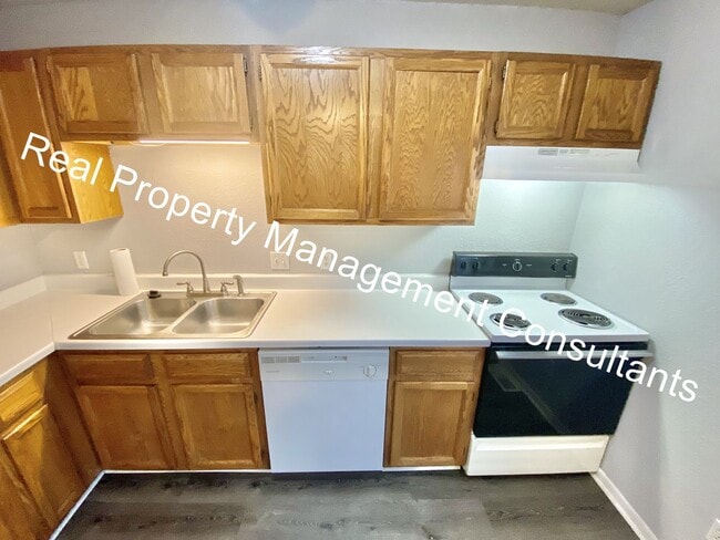 Building Photo - Redbud Ridge 7