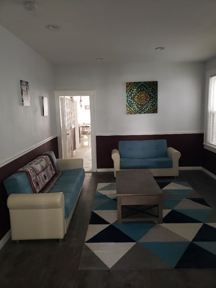 Building Photo - 142 Mapes Ave