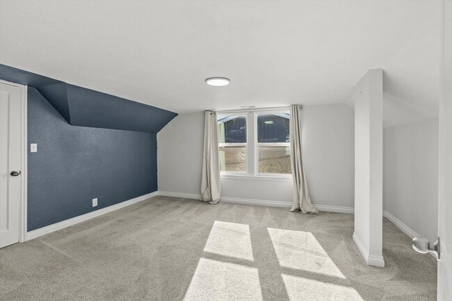 Building Photo - Well-Maintained Tacoma Brick home in Convenient Location