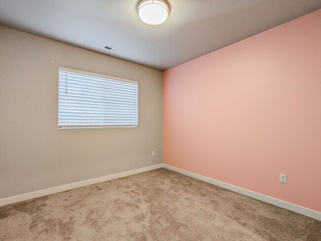 Building Photo - **Move-In Special** Stunning 5 bed, 2.5 ba...