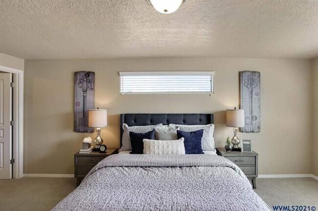 Building Photo - 848 NE Millstream Pl