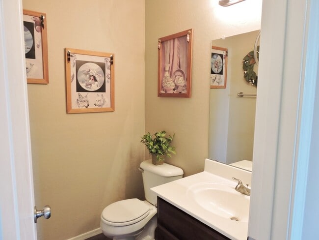 Building Photo - 4 BEDROOM 2 1/2 BATHROOM WITH OFFICE AND LOFT