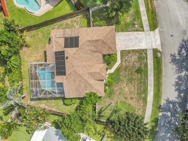 Building Photo - 945 Sunflower Ave
