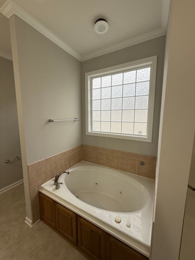 Building Photo - 2 Bedroom Townhome for Rent in Stonewall F...