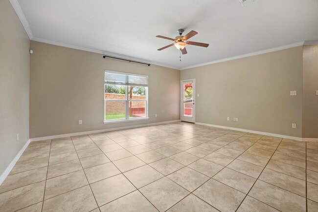 Building Photo - Gorgeous 4 Bed/ 3Bath house for rent! Avai...