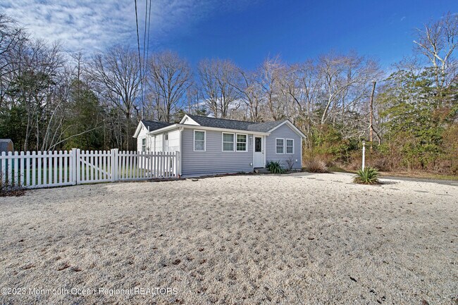 Building Photo - 300 Hurley Ave