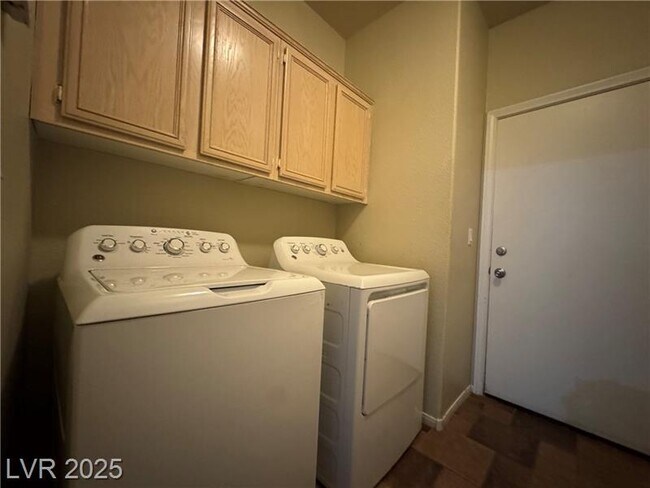 Building Photo - 9805 Echo Hills Dr