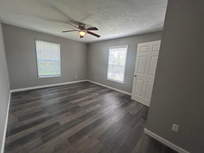 Building Photo - 108 Scott Dr