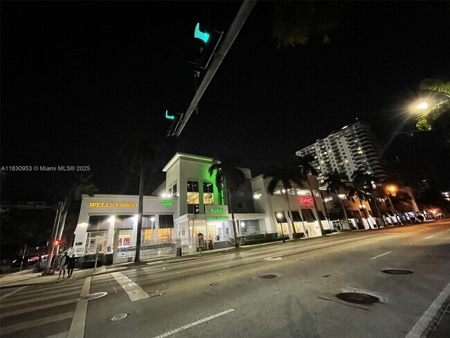 Building Photo - 1750 N Bayshore Dr