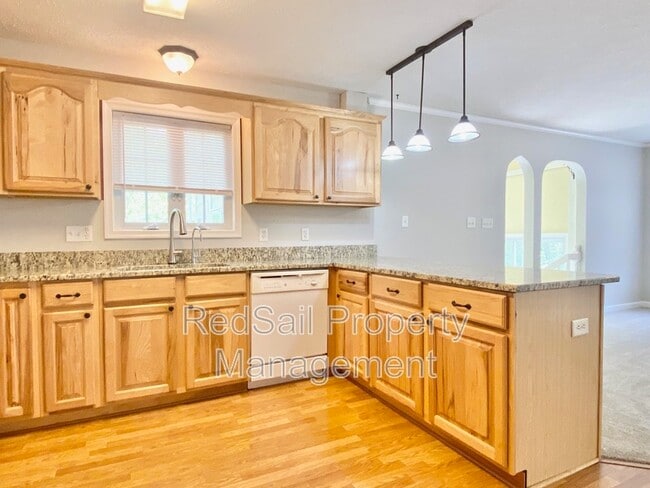 Building Photo - 102 Thunderbird Ln