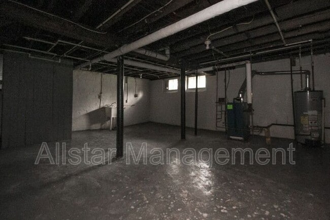 Building Photo - 3065 E Derbyshire Rd