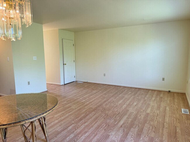 Building Photo - Beautiful 3-Bedroom Home in Penn Manor School District - Finished basement!