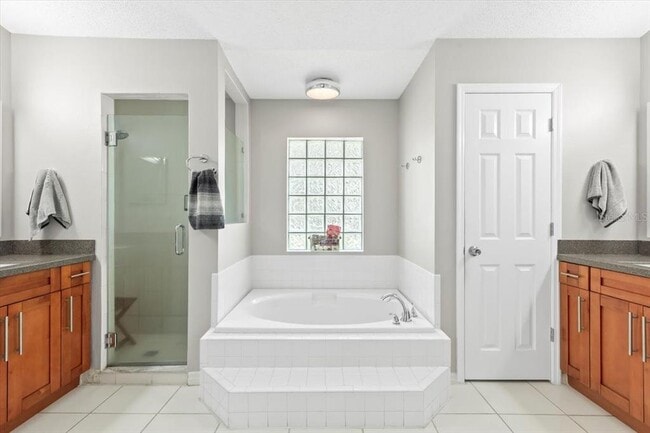 Building Photo - 22852 Fern Ct