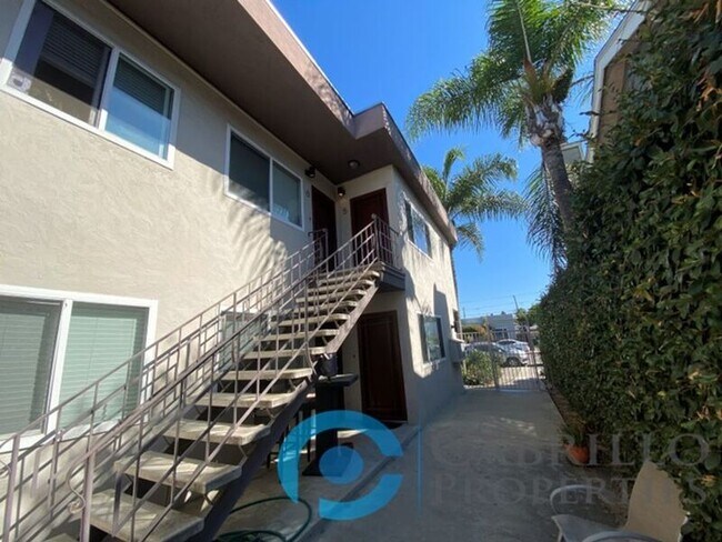 Building Photo - 4774 Mansfield St