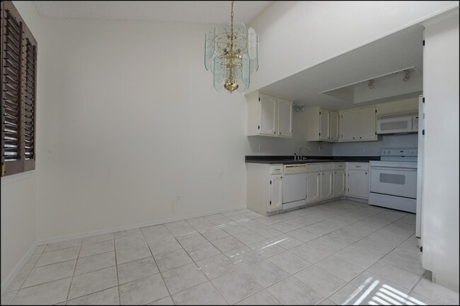 Building Photo - 6622 Dawn Dr