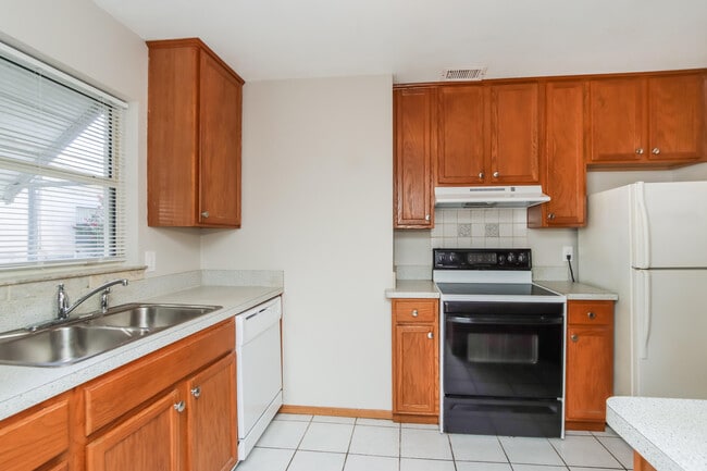 Building Photo - 2365 Dordon Dr