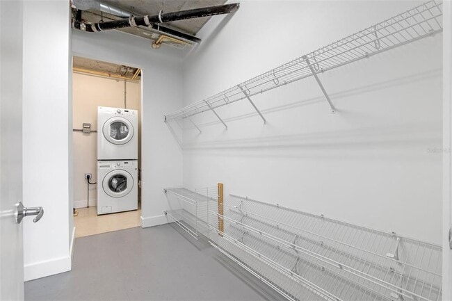 Building Photo - 150 E Robinson St