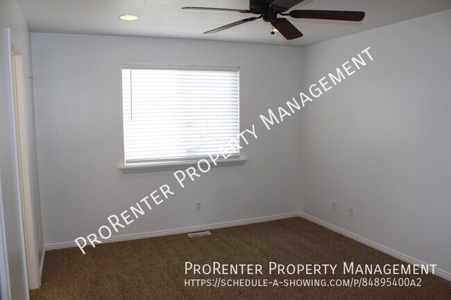 Building Photo - 1989 N 2530 W