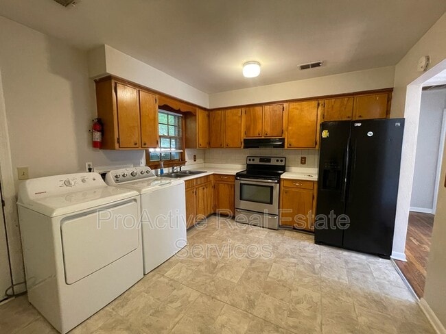 Building Photo - 9243 Atwood Ave