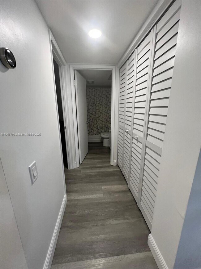 Building Photo - 1208 Bahama Bend