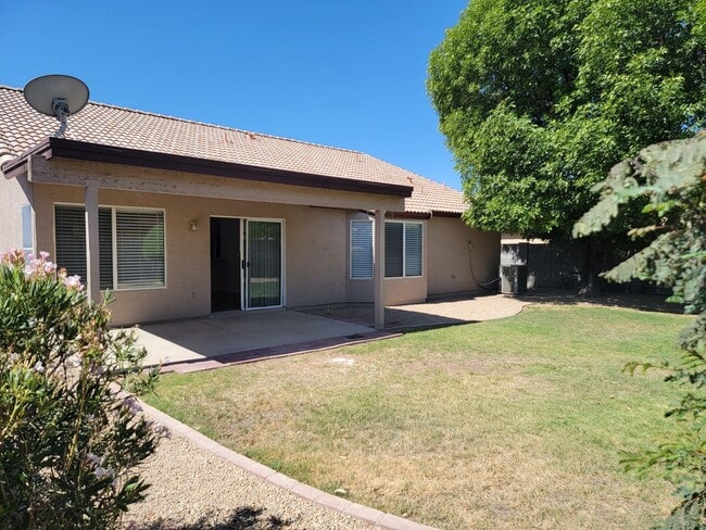 Building Photo - Updated 3 bed with 3-Garage in Bridlewood Subdivision