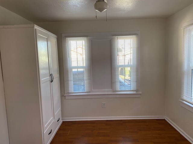 Building Photo - 5426 S Van Ness Ave