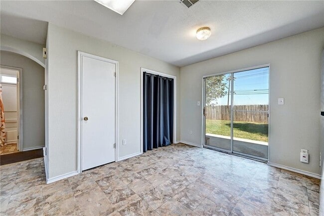 Building Photo - 11724 Gemmer St