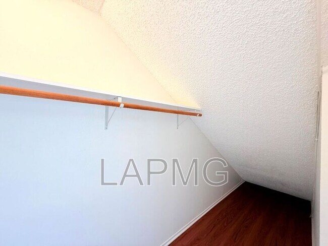 Building Photo - 207 N Mathews St