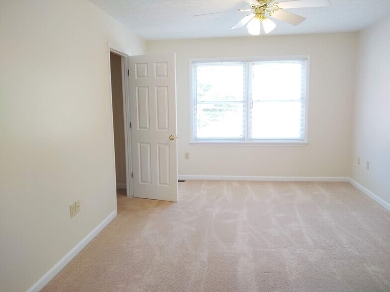 Building Photo - Allen Street