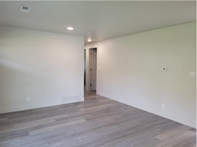Building Photo - NEWLY REMODELED CORNER LOT IN RENTON