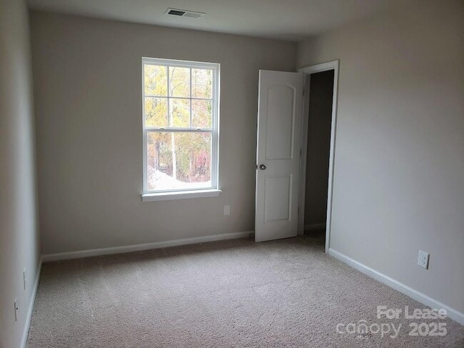 Building Photo - 543 San Marco Dr