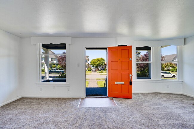 Building Photo - 3221210