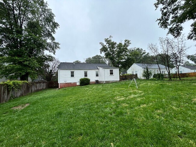 Building Photo - 1124 Bridle Ln
