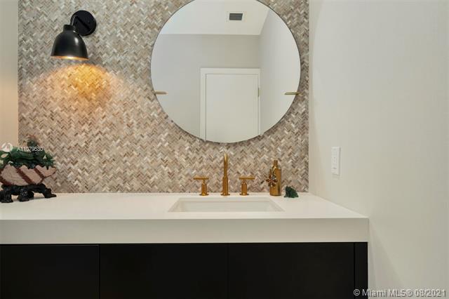 Building Photo - 8845 School House Rd